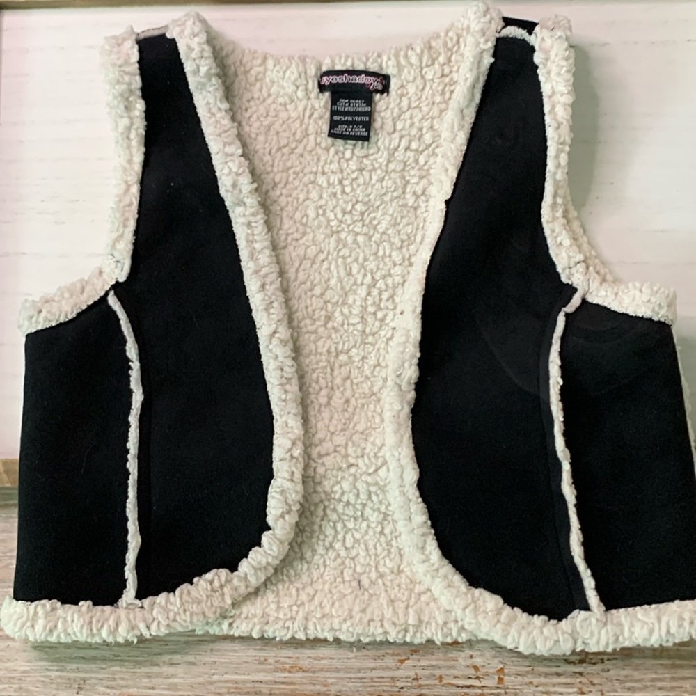 Eyeshadow girls fur vest size 7/8